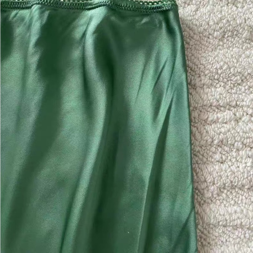 Doen Green Satin Slip Skirt with Cream Lace Hem - Picture 6 of 12